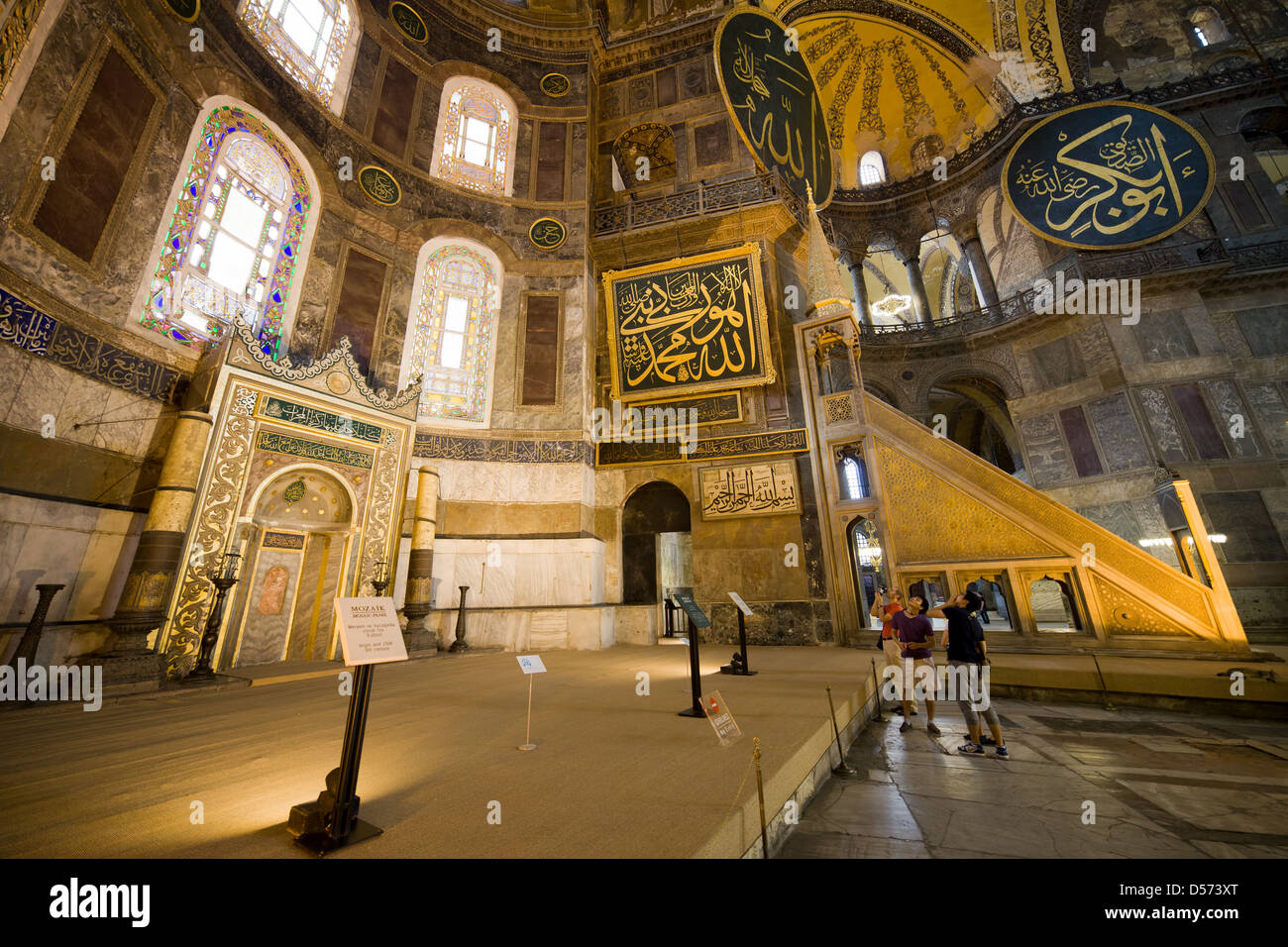 Mimbar e Mihrab nell'Hagia Sophia (turco: Ayasofya, Istanbul, Turchia. Foto Stock
