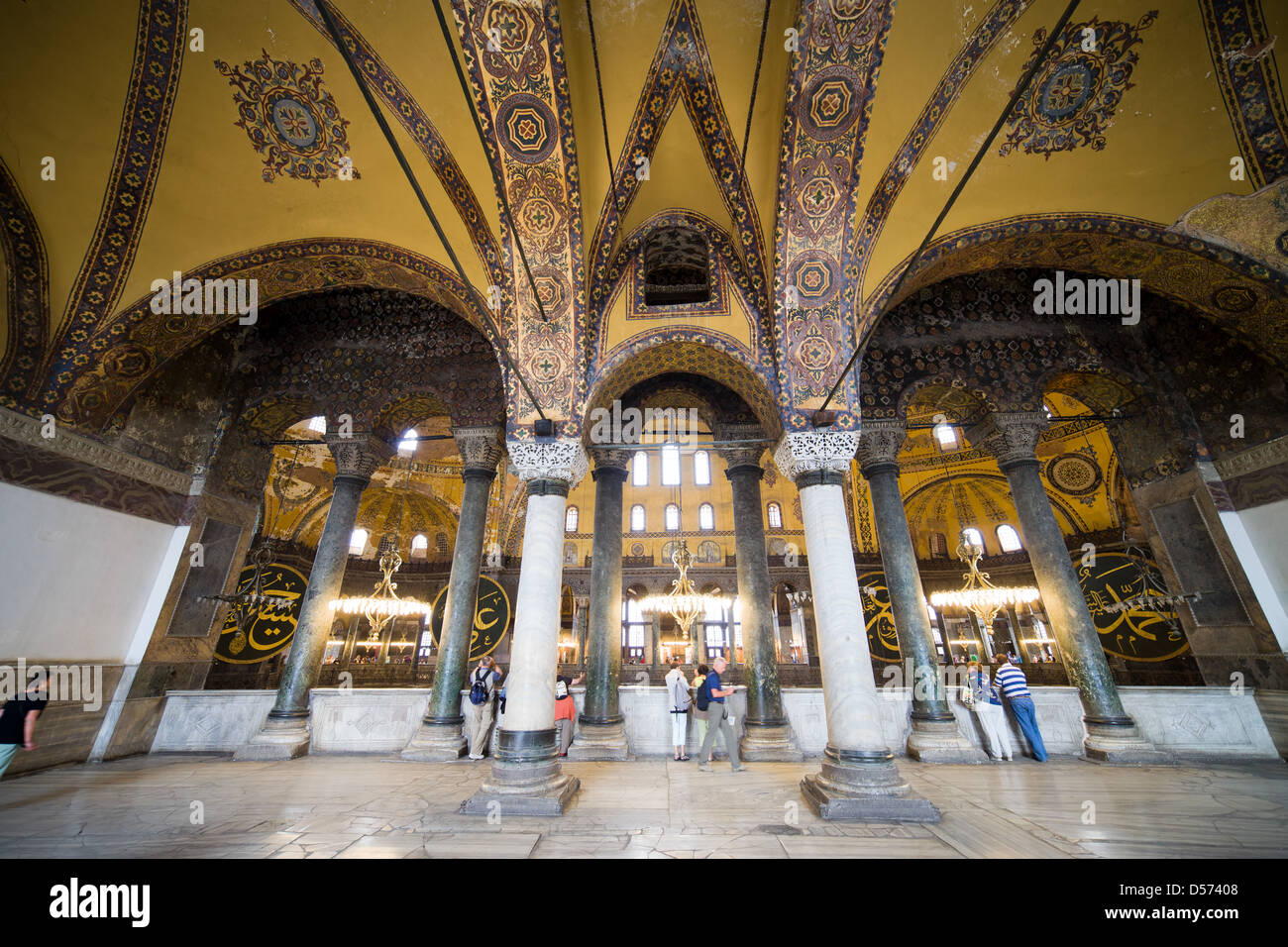 Hagia Sophia (Chiesa della Santa saggezza o Ayasofya in turco) galleria superiore interno ad Istanbul in Turchia. Foto Stock