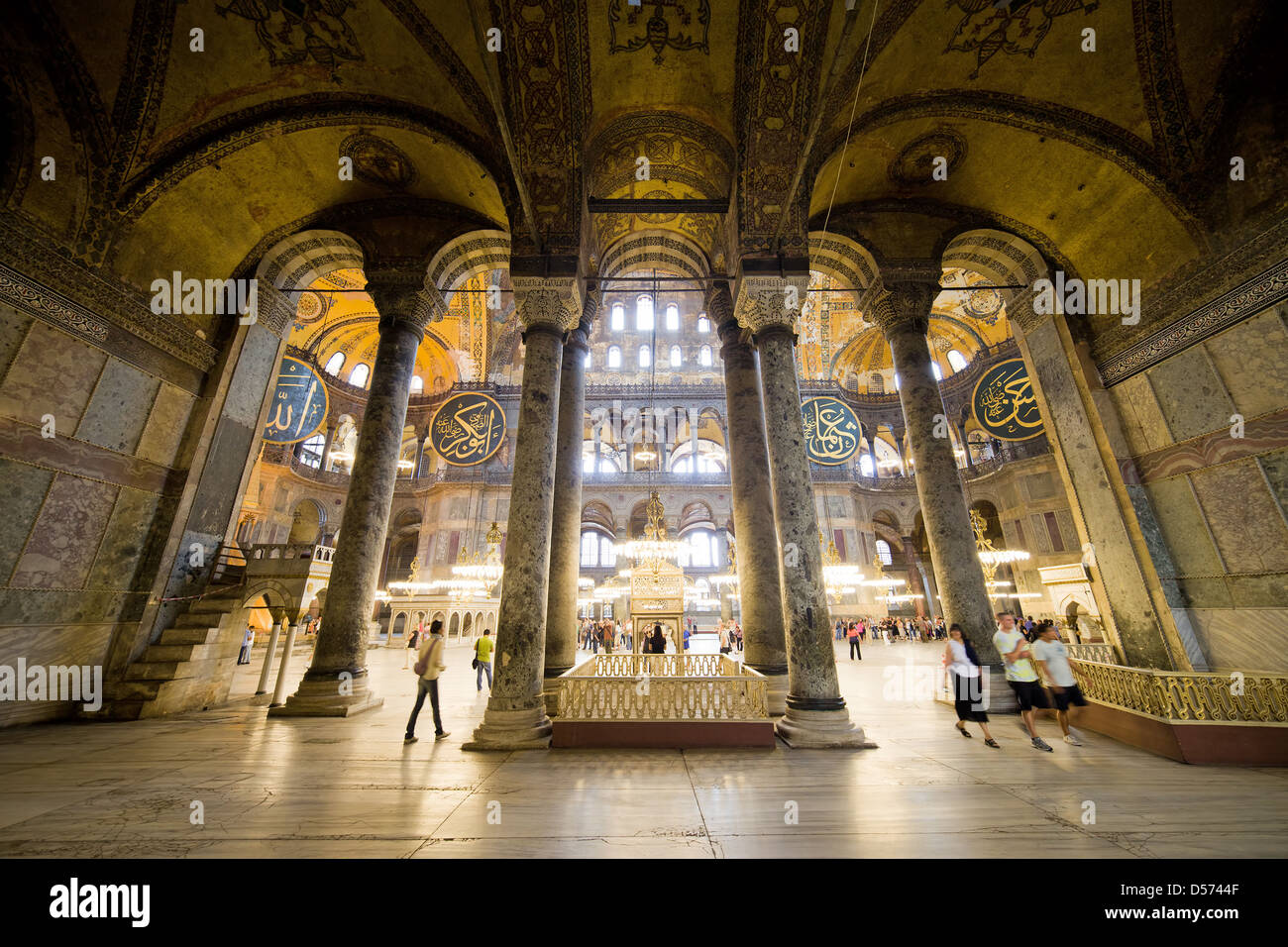 Hagia Sophia (Chiesa della Santa saggezza o Ayasofya in turco) interni ad Istanbul in Turchia. Foto Stock