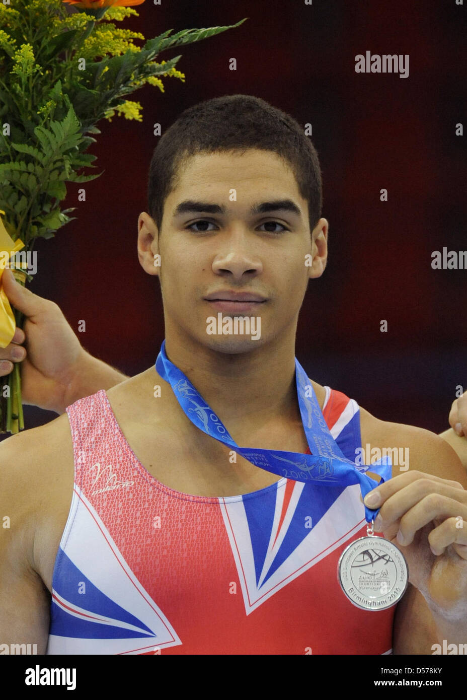 Ginnasta britannico Louis Smith sorrisi con la sua medaglia d'argento ai Campionati Europei di Ginnastica Artistica a Birmingham, Gran Bretagna, 25 aprile 29010. Foto: Marijan Murat Foto Stock