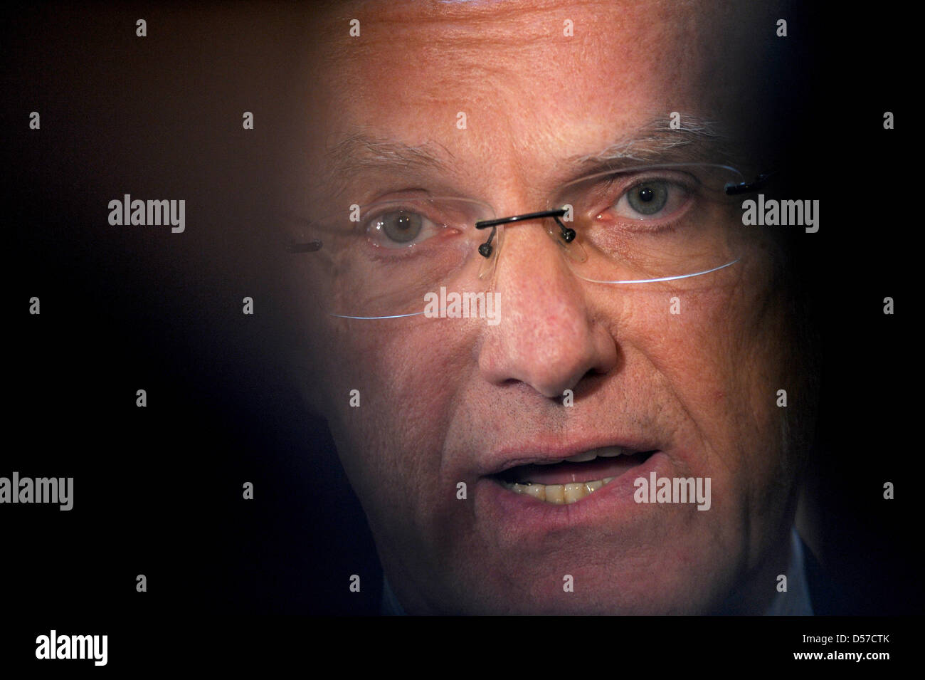 Juergen Ruettgers, primo ministro del Land Renania settentrionale-Westfalia e top candidato per il Partito Democratico Cristiano CDU per le elezioni regionali in stato tedesco della Renania settentrionale-Vestfalia, dà un'intervista nell'ambito di una riunione del Bundesrat di Berlino, Germania, 07 maggio 2010. Le elezioni si svolgeranno il 09 maggio 2010. Foto: RAINER JENSEN Foto Stock