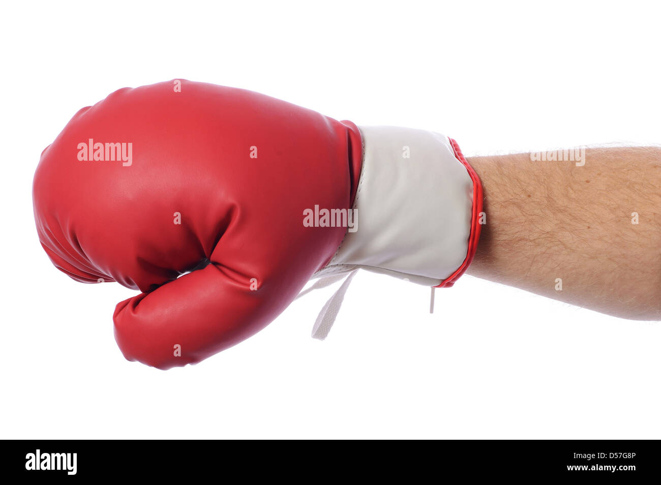 Red guantoni da pugilato su mani su sfondo bianco Foto Stock