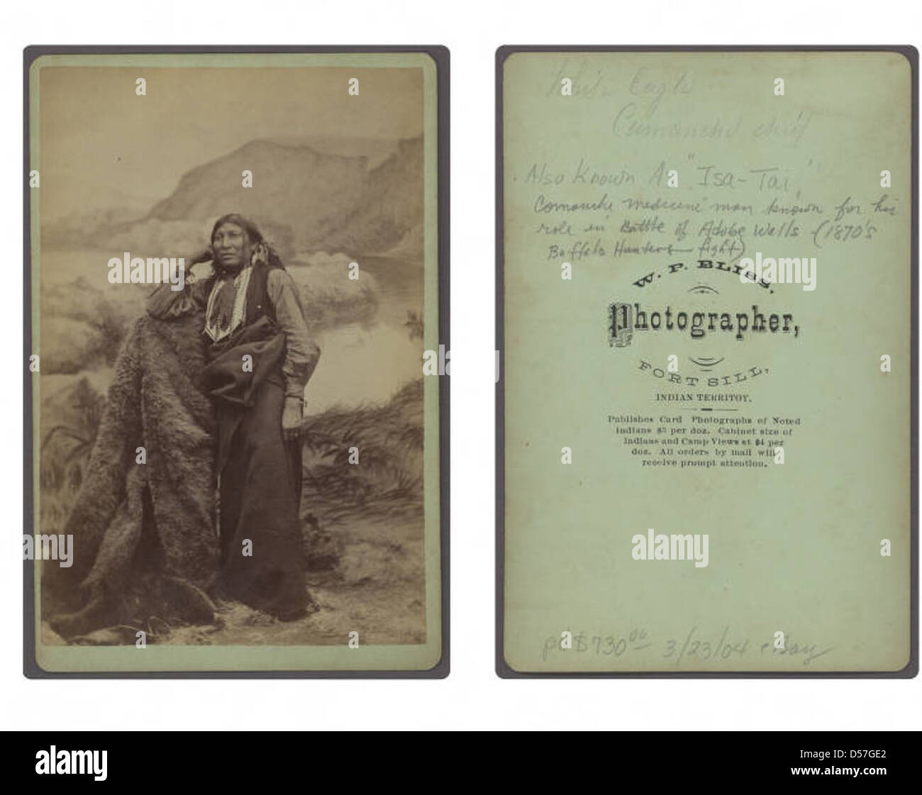 Una fotografia di Isa-Tai, un uomo e capo della medicina Comanche, noto anche come White Eagle. L'immagine cattura il suo ruolo di leader spirituale e guerriero nella storia dei nativi americani. Foto Stock