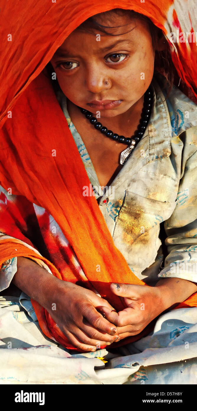 Kid, Bambini, ragazza, India, mendicante, bambino, i bambini, la speranza, sconvolta, velo, il lavoro minorile Foto Stock