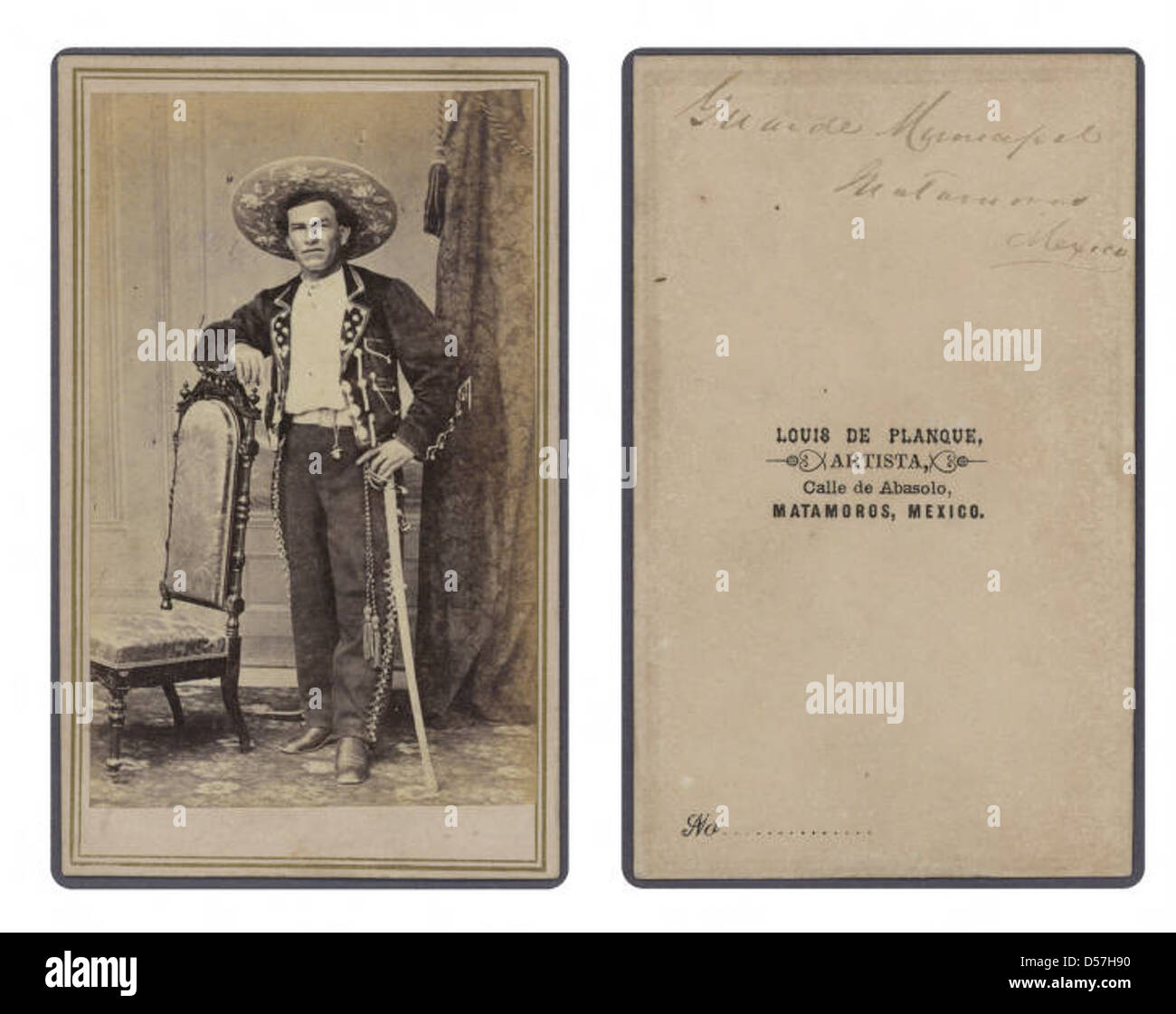 Questa fotografia storica del 1866 raffigura la Guarde Municipal (guardia municipale) di Matamoros, Messico. L'immagine cattura la vita militare del XIX secolo e il ruolo delle forze dell'ordine locali nella regione. Foto Stock