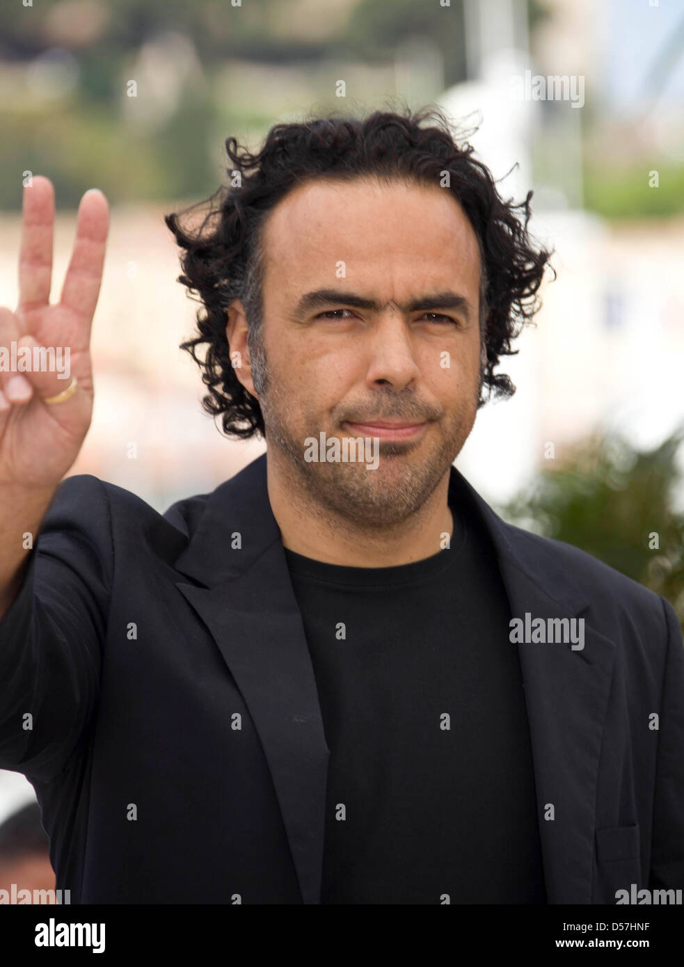 Direttore messicano Alejandro Gonzalez Inarritu sorrisi durante la foto chiamata per il film 'Biutiful' alla 63a Cannes Film Festival di Cannes, Francia, 17 maggio 2010. Il film è presentato in concorso al Festival di Cannes 2010, dal 12 al 23 maggio. Foto: Hubert Boesl Foto Stock