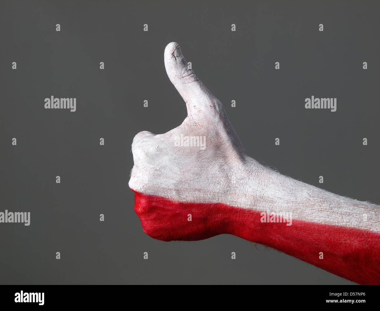 Dipinta a mano con la bandiera della Polonia e di esprimere la positività e isolato su sfondo scuro Foto Stock