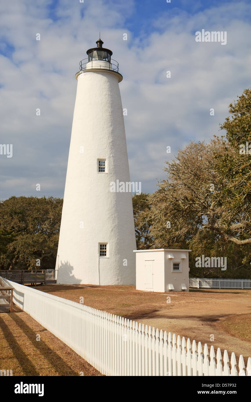 Ocracoke Island Lighthouse sul Outer Banks del North Carolina in verticale Foto Stock