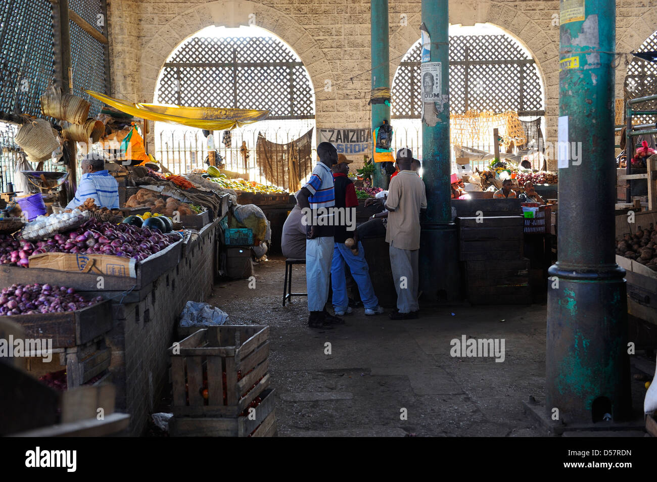 Mercato di frutta e verdura nella città vecchia di Mombasa, in Kenya, Africa orientale Foto Stock