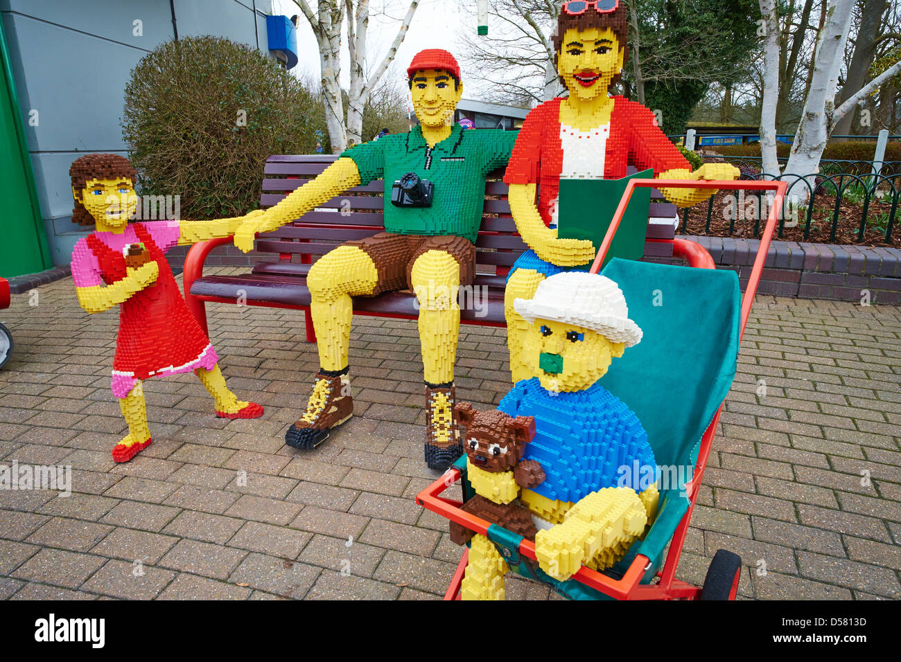 Famiglia Lego entro il parco Legoland Windsor REGNO UNITO Foto Stock