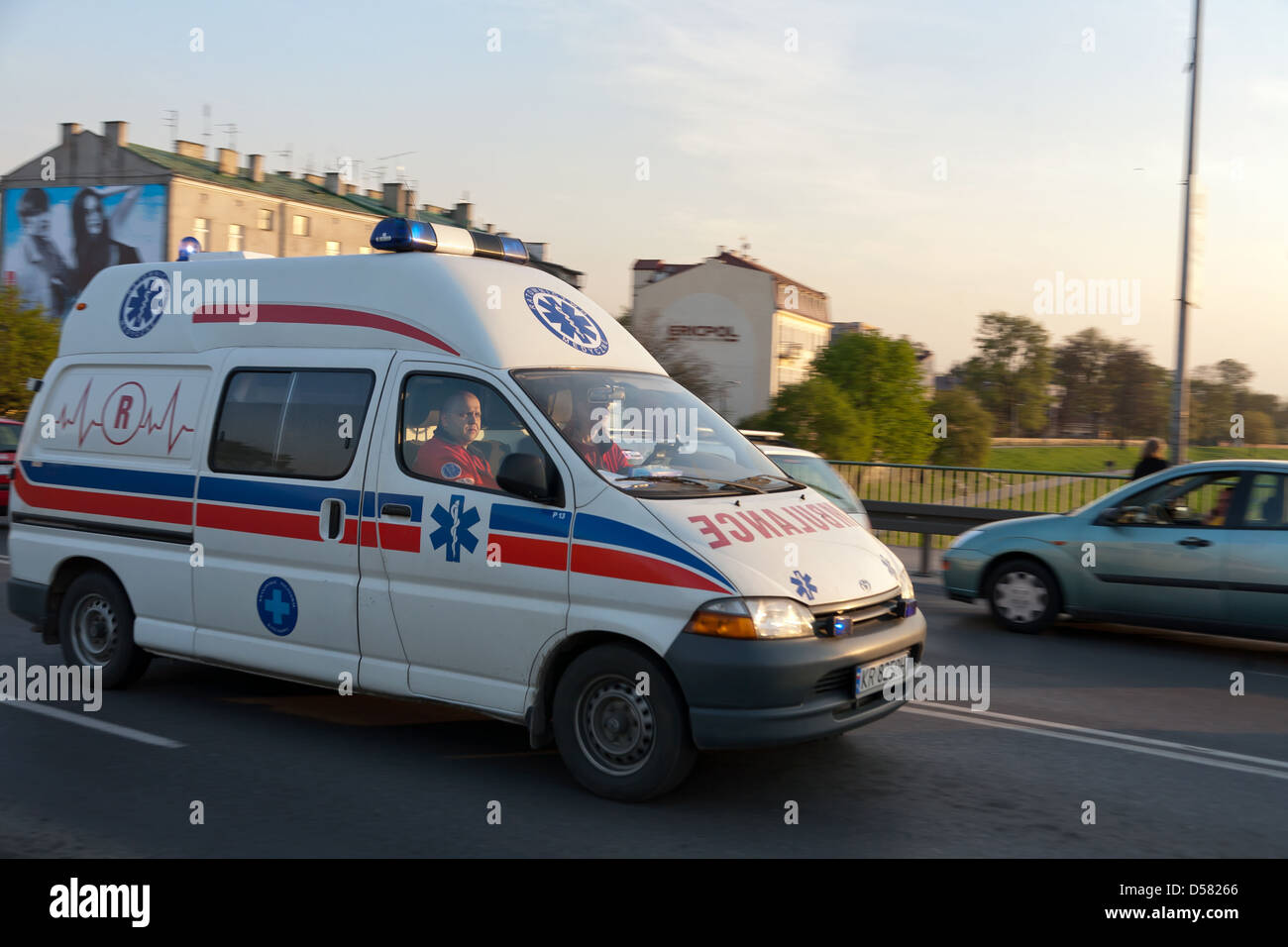 Cracovia in Polonia, un ambulanza in rotta per una missione Foto Stock