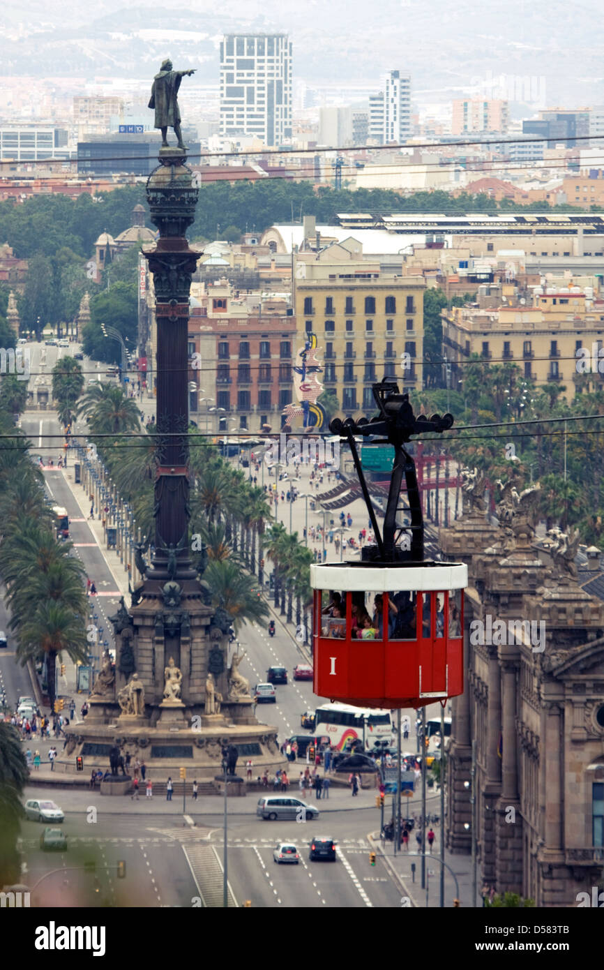 Port Vell linea tramviaria e Monumento di Colombo, Barcellona, in Catalogna, Spagna Foto Stock