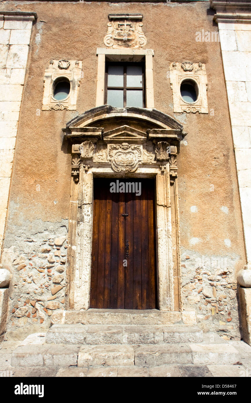 Porta della chiesa di Santa Caterina Taormina, Sicilia, Italia Foto Stock