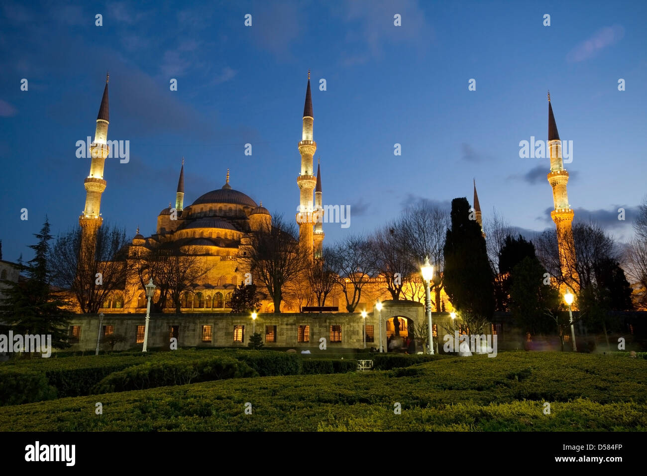 Vista della Moschea Blu al crepuscolo, Sultanahmet, Istanbul Foto Stock