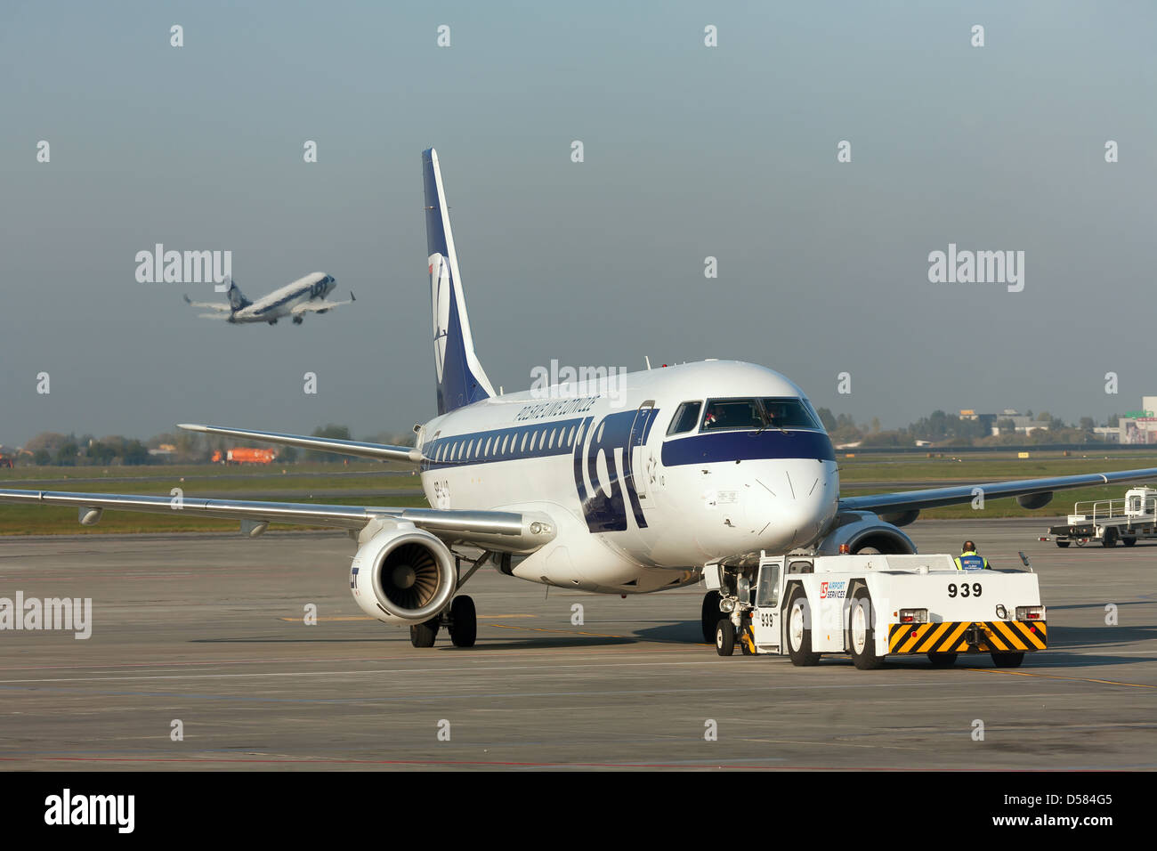 Varsavia, Polonia, lotto macchina a Chopin di Varsavia aeroporto Foto Stock