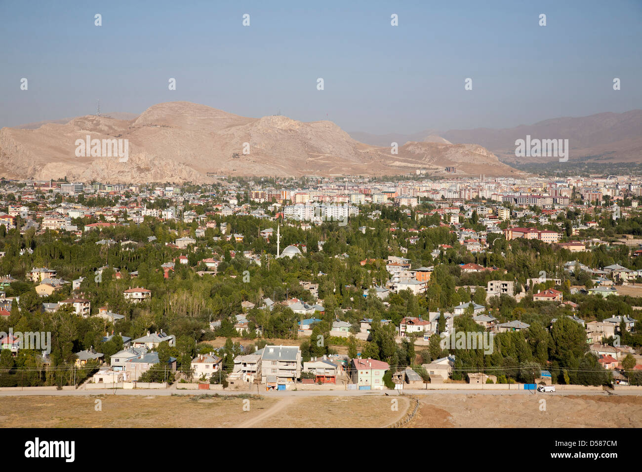 Vista dal castello di van, città di van, lago van, sud-Anatolia orientale, Turchia, Asia Foto Stock