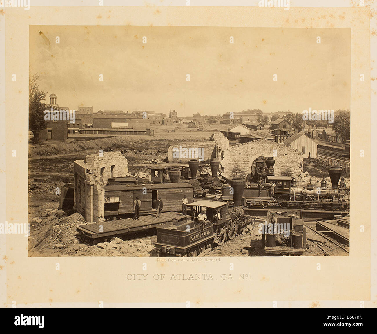 Un'immagine della guerra civile raffigurante la città di Atlanta, Georgia, durante la campagna militare del generale William T. Sherman. La fotografia cattura l'atmosfera della città in tempo di guerra. Foto Stock