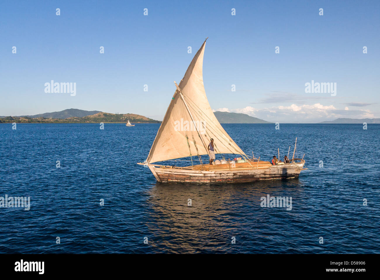 Barche a vela tradizionali vicino a Nosy Be Island nel nord del Madagascar Foto Stock