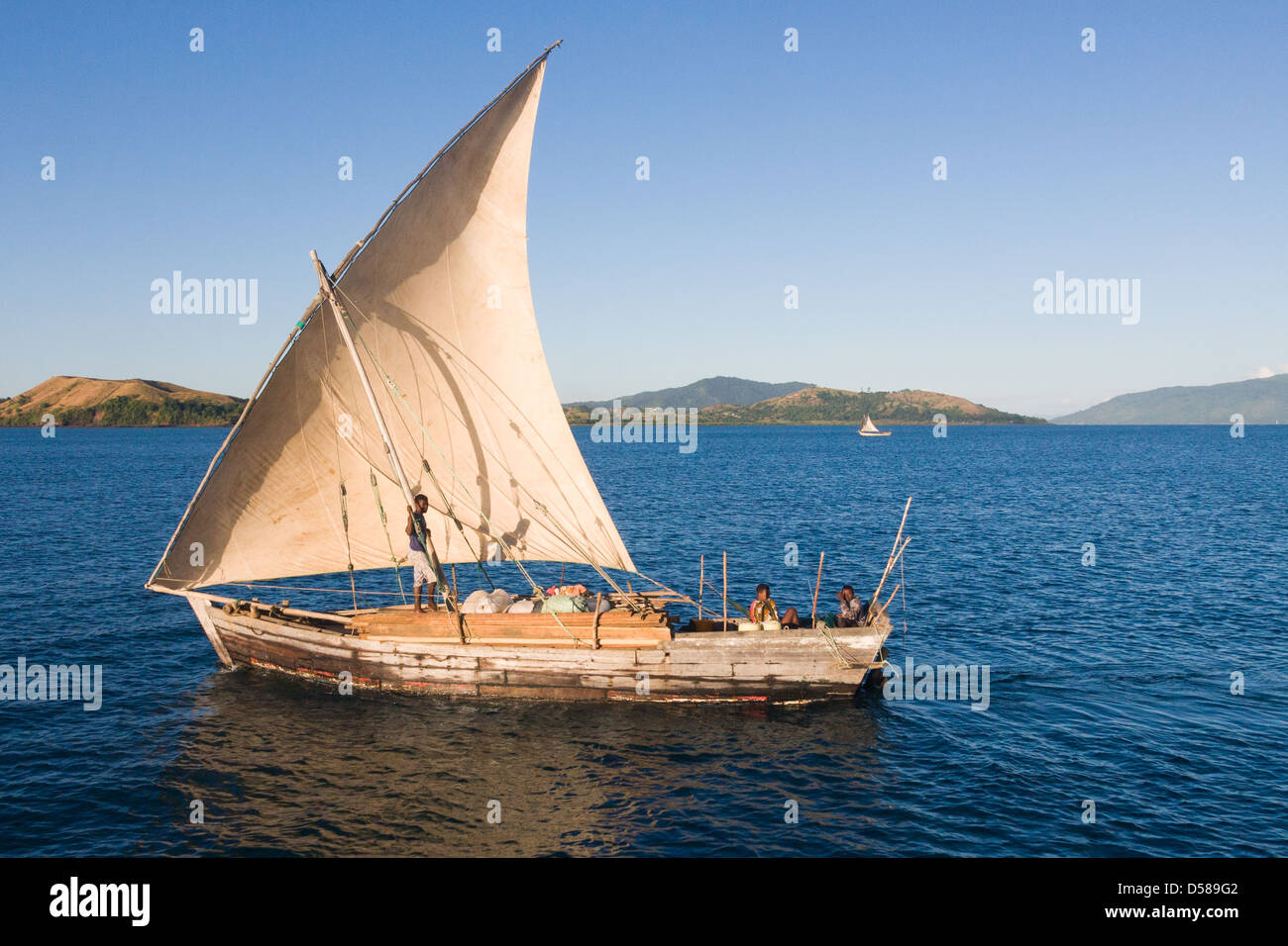 Barche a vela tradizionali vicino a Nosy Be Island in Madagascar settentrionale, il 26 giugno 2008 Foto Stock