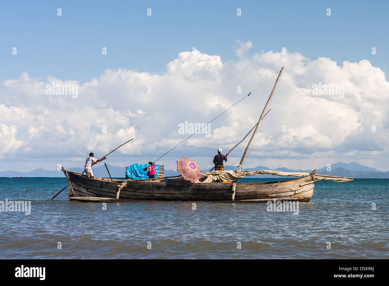 Barche a vela tradizionali vicino a Nosy Be Island nel nord del Madagascar Foto Stock