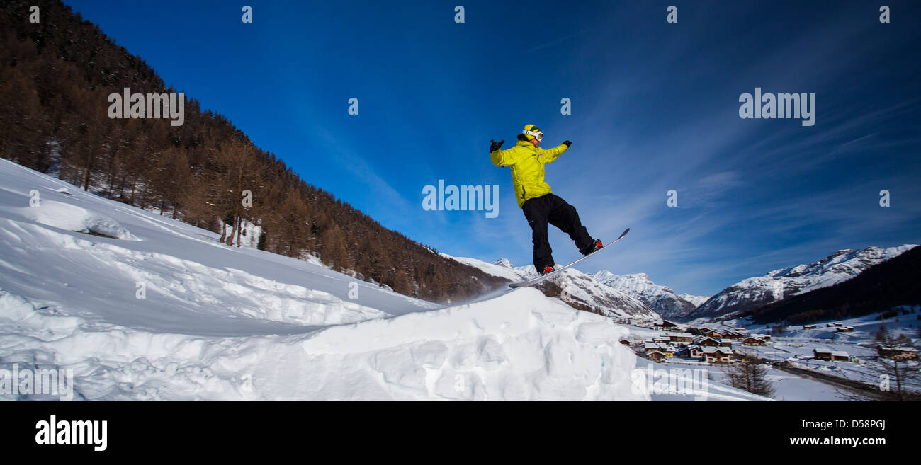Azione di snowboard a Livigno, Italia Foto Stock