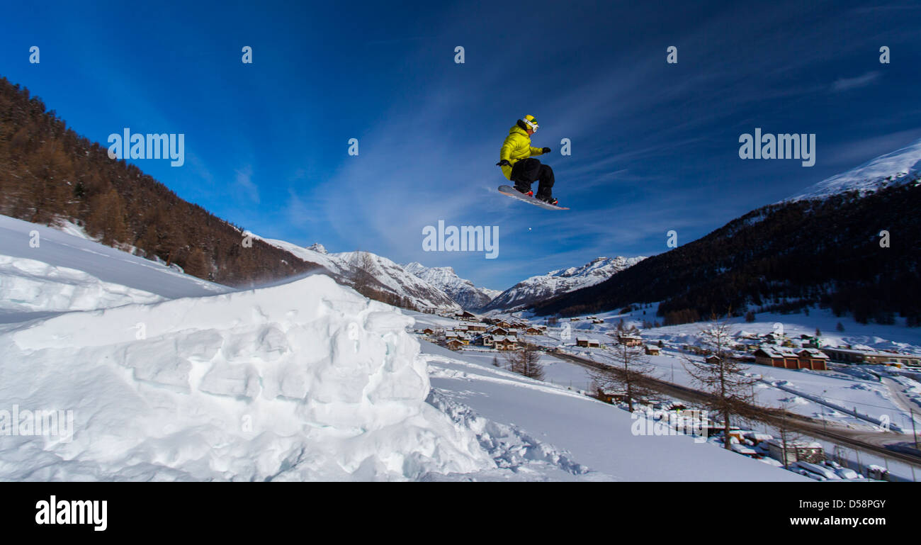 Azione di snowboard a Livigno, Italia Foto Stock