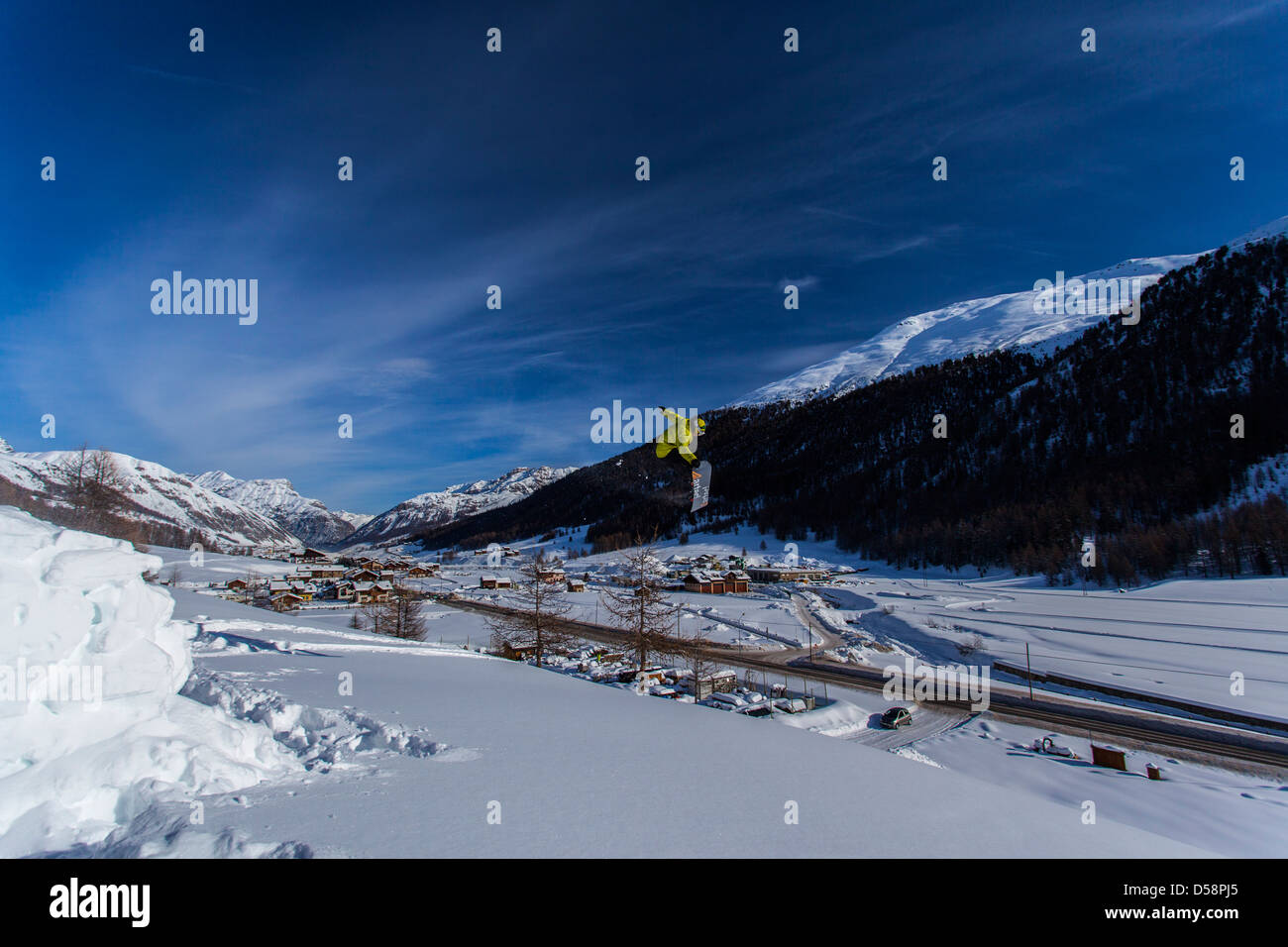 Azione di snowboard a Livigno, Italia Foto Stock