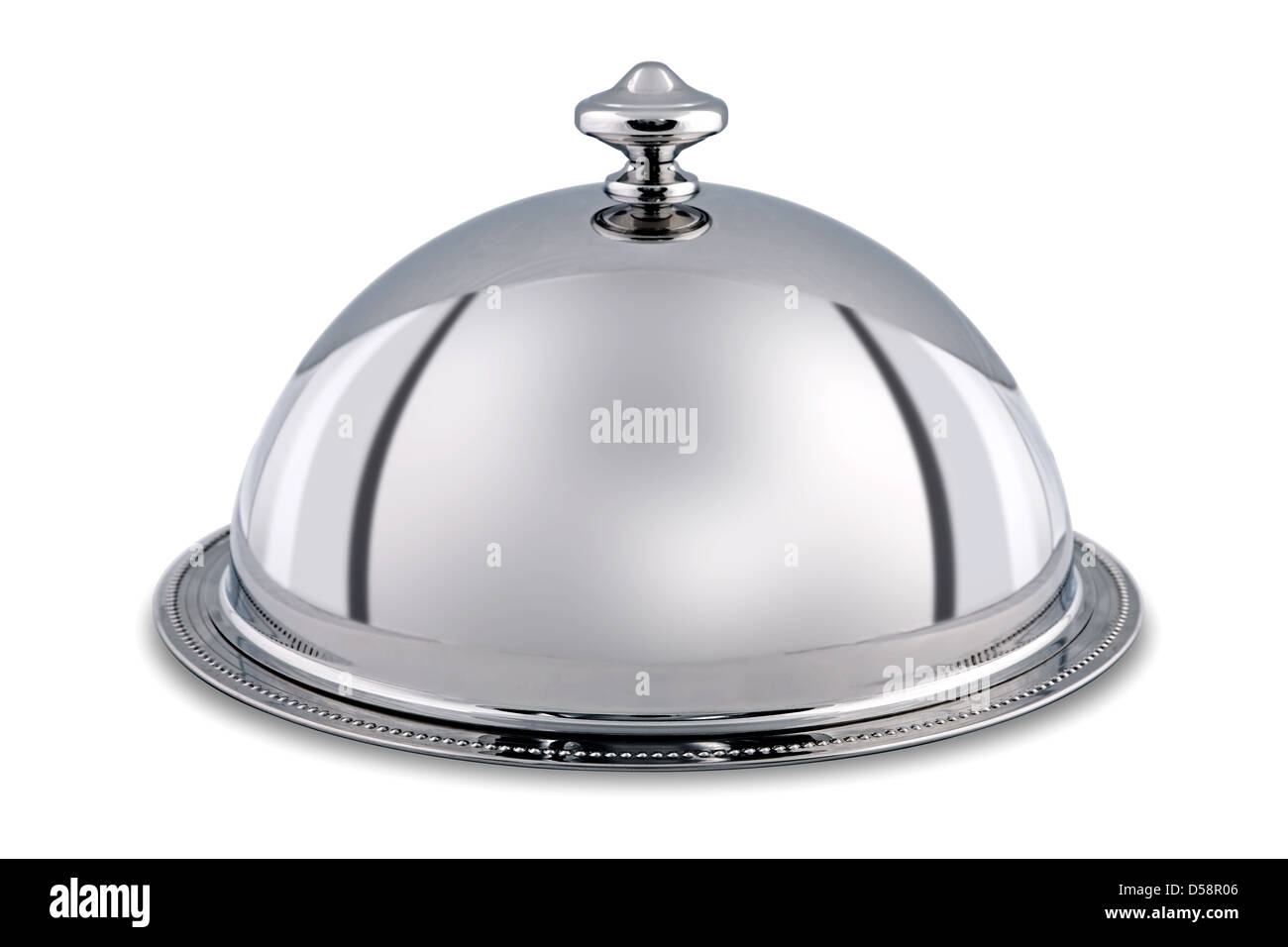 Foto di un argento che serve a cupola o a cloche isolato su uno sfondo bianco con percorso di clipping. Foto Stock