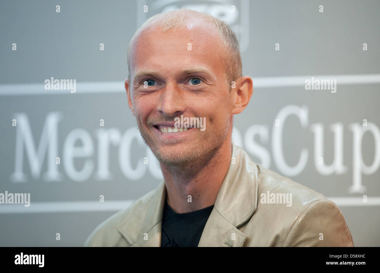 Tennis russa campione del mondo Nikolai Dawidenko Sorrisi durante una pressa confernce a Stoccarda, Germania, 28 maggio 2010. Il 'Mercedes Cup' torneo di tennis si svolgerà a Stoccarda il "Weissenhof dei tribunali dal 10 al 18 luglio. Foto: UWE ANSPACH Foto Stock