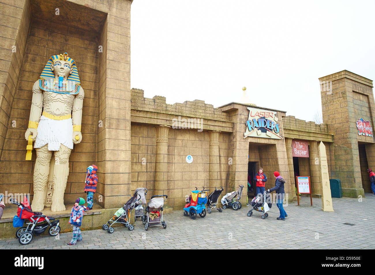 I raider laser entro il regno dei faraoni Legoland Windsor REGNO UNITO Foto Stock