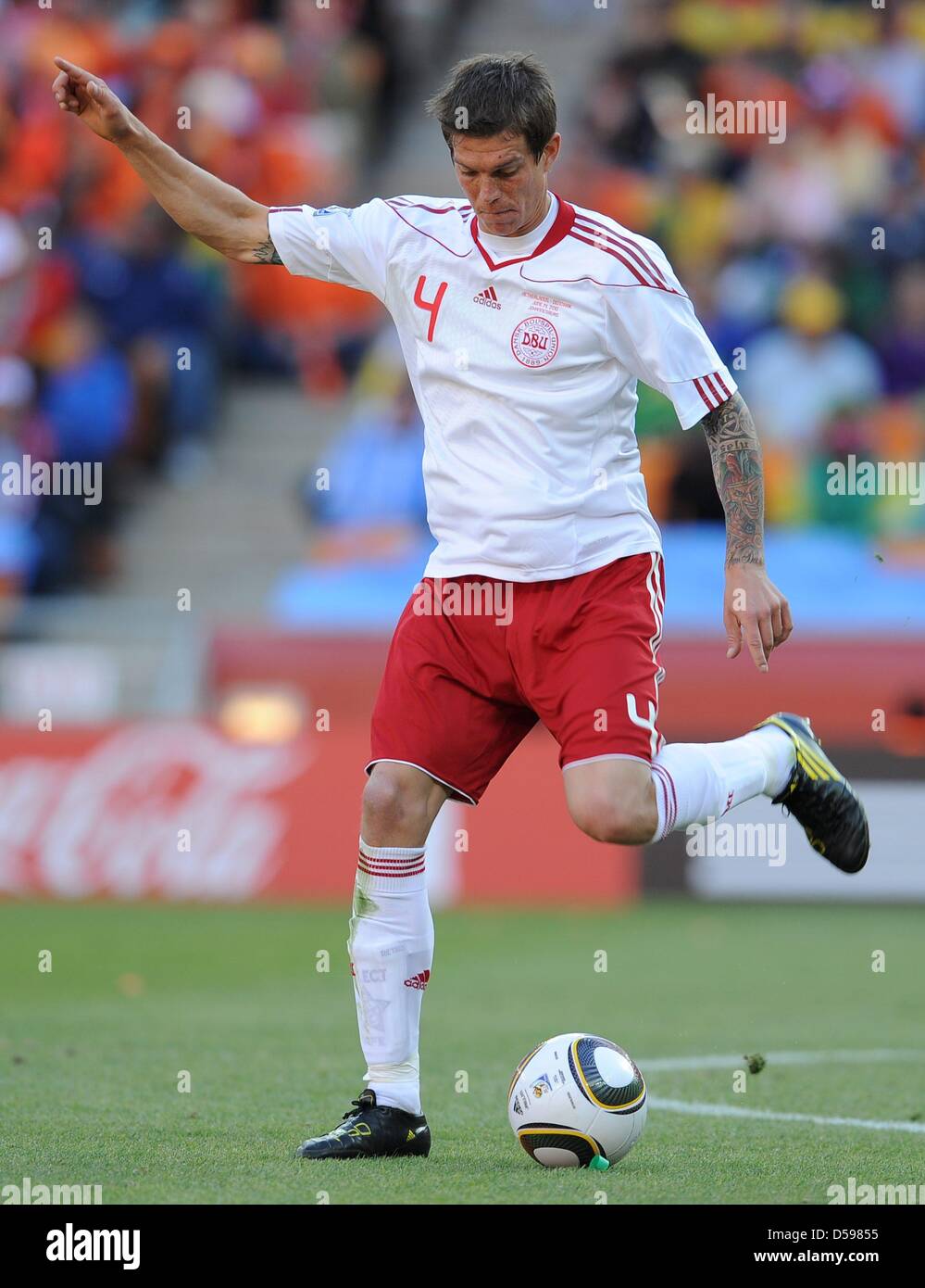 La Danimarca è Daniel Agger durante la Coppa del Mondo FIFA 2010 GRUPPO E corrispondenza tra i Paesi Bassi e la Danimarca al Soccer City Stadium di Johannesburg, Sud Africa, 14 giugno 2010. Paesi Bassi ha vinto 2-0. Foto: Achim Scheidemann - Si prega di fare riferimento a http://dpaq.de/FIFA-WM2010-TC Foto Stock