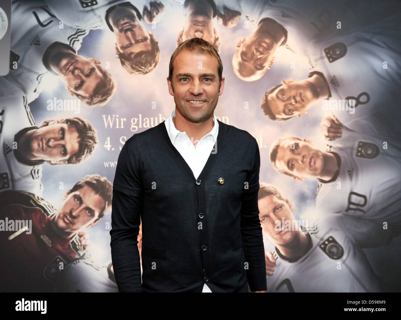 Il tedesco assistant coach Hans-Dieter Flick pongono durante una conferenza presss del team tedesco in Velmore Grand Hotel in Erasmia vicino a Pretoria, 16 giugno 2010. Foto: Bernd Weißbrod dpa +++(c) dpa - Bildfunk+++ Foto Stock