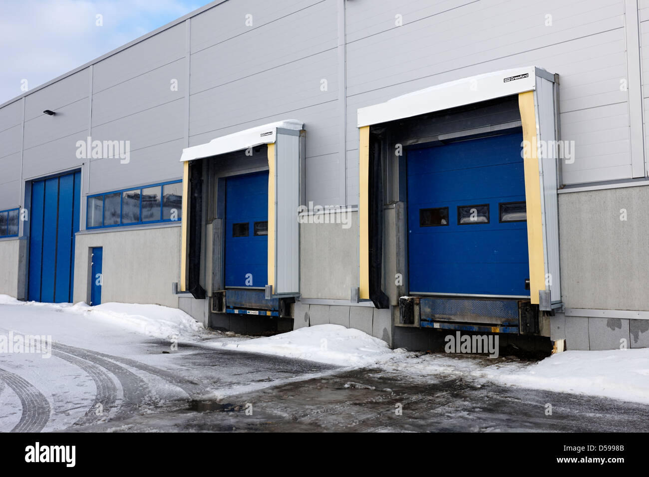 Autocarro banchina di carico del magazzino in inverno kirkenes finnmark Norvegia europa Foto Stock