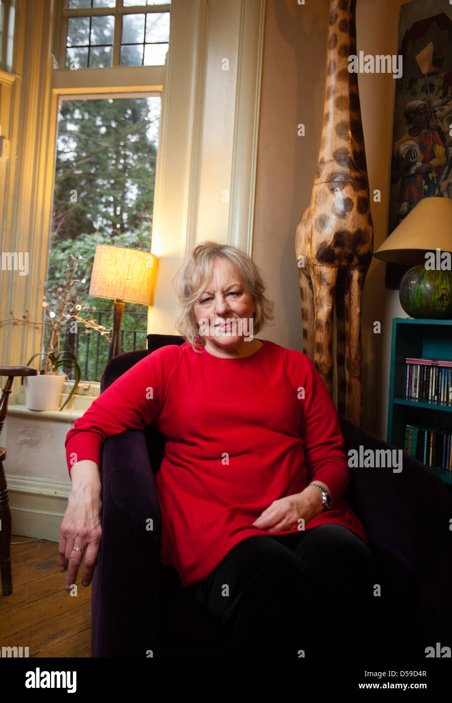 Autore Sue Townsend nella sua casa di Leicester, Regno Unito Foto Stock