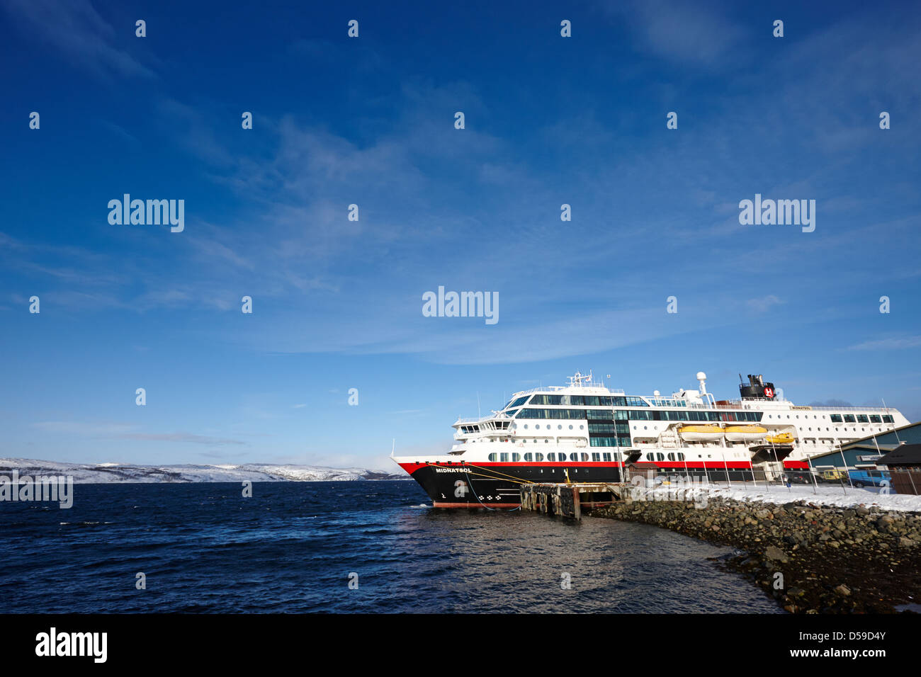 Nave hurtigruten midnatsol mv ormeggiato a kirkenes finnmark Norvegia europa Foto Stock