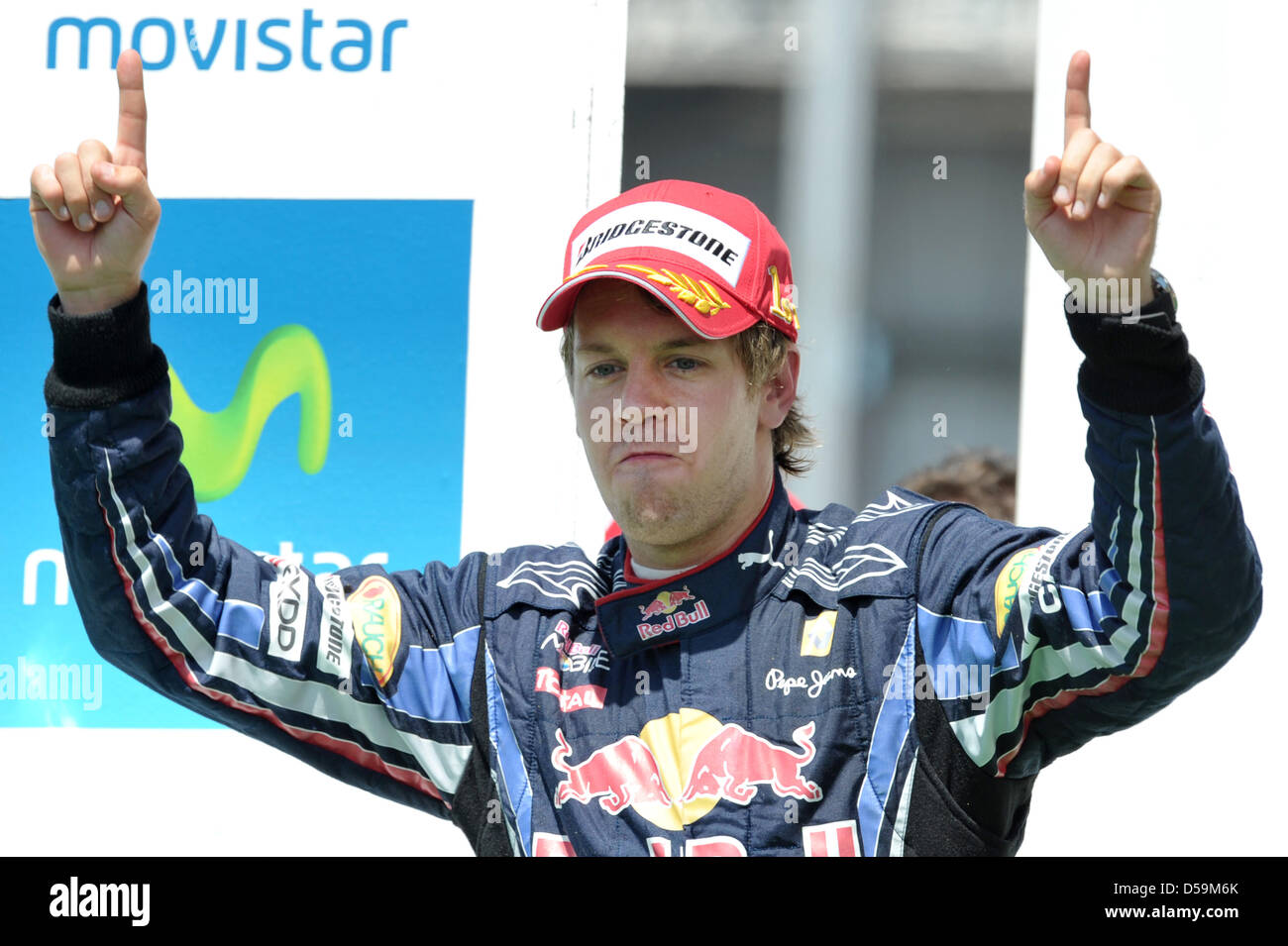 Il driver tedesco Sebastian Vettel della Red Bull Racing (L) celebra la vincita al circuito cittadino di Valencia, Spagna, 27 giugno 2010. Il 2010 di Formula 1 Gran Premio d'Europa si è tenuto il 27 giugno. Foto: David Ebener Foto Stock