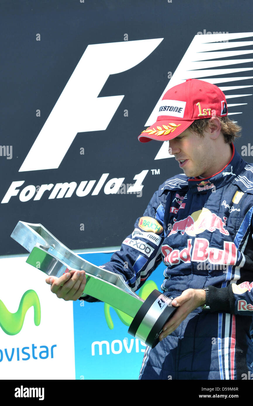 Il driver tedesco Sebastian Vettel della Red Bull Racing celebra la vincita al circuito cittadino di Valencia, Spagna, 27 giugno 2010. Il 2010 di Formula 1 Gran Premio d'Europa si è tenuto il 27 giugno. Foto: David Ebener Foto Stock