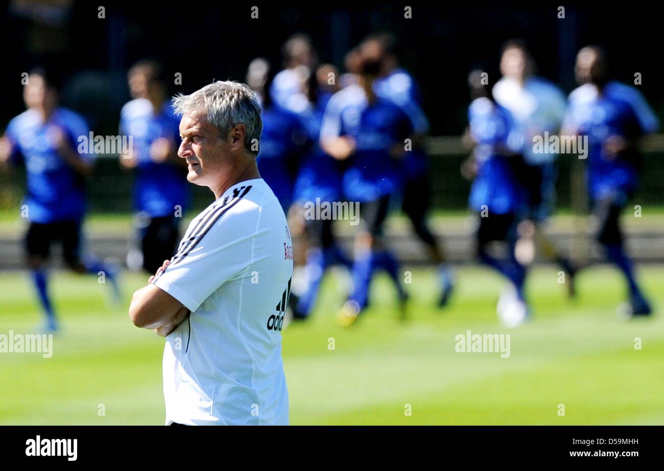 Bundesliga tedesca club SV Hamburg è di nuovo allenatore Armin Veh come il club inizia la sua formazione a Amburgo, Germania, 28 giugno 2010. Foto: Maurizio Gambarini Foto Stock