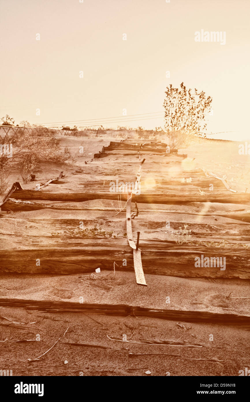 Lo storico Old Plank Road Imperial County, Imperial dune di sabbia, California e Arizona a sunrise. Costruito nel 1918. Foto Stock