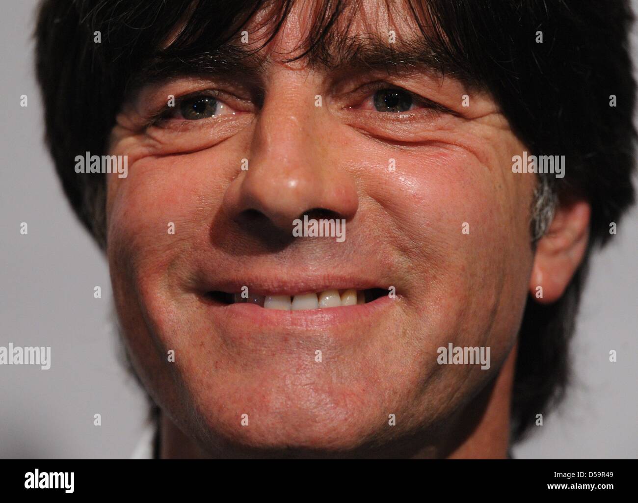 Headcoach tedesco Joachim Loew Sorrisi durante una conferenza stampa del team tedesco al Velmore Grand Hotel in Erasmia vicino a Pretoria, Sud Africa 30 Giugno 2010. Foto: Marcus Brandt dpa Foto Stock