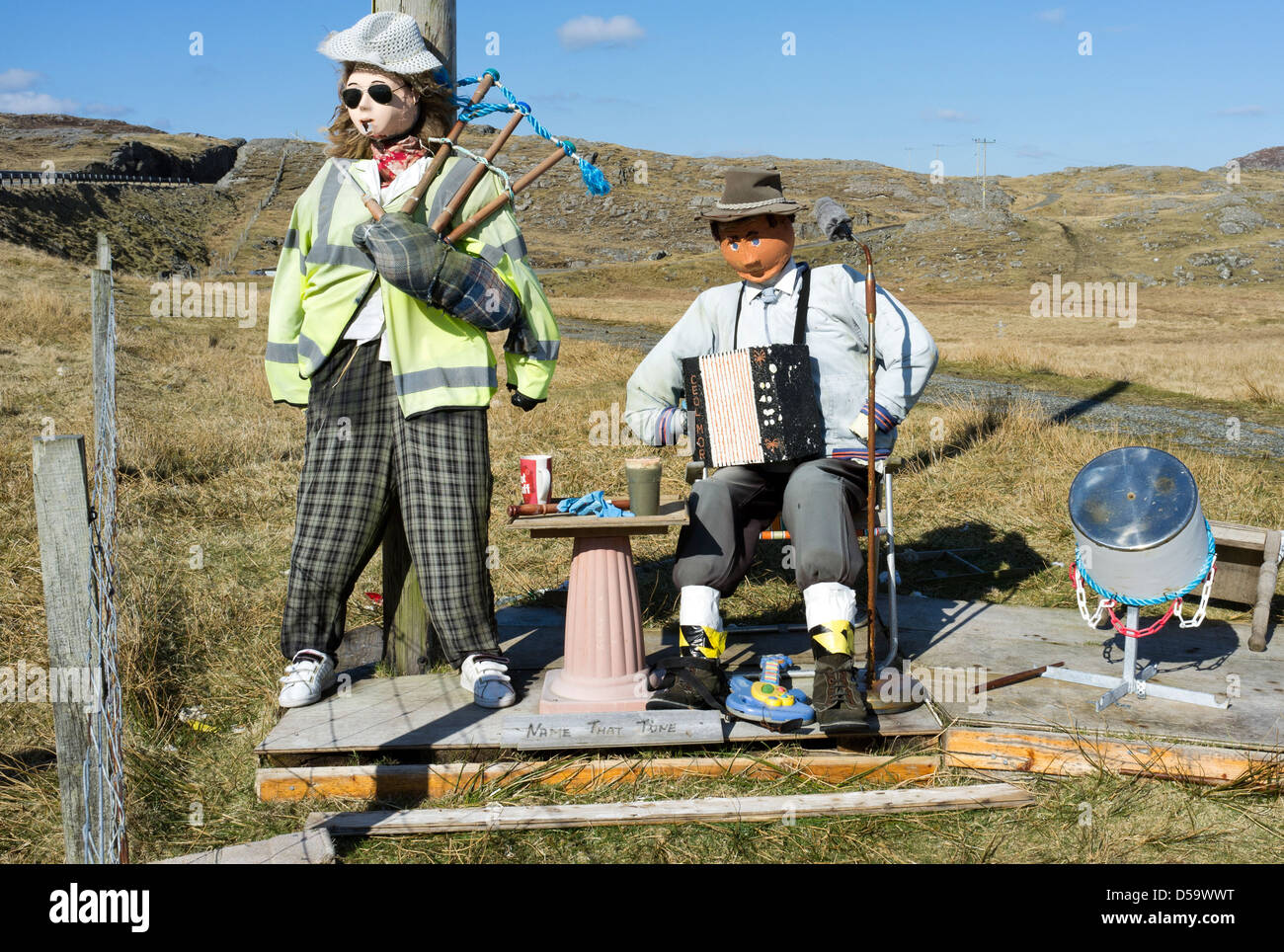 Manichini musicale sul ciglio della strada isola di Lewis Western Isles Ebridi Esterne della Scozia UK Europa Foto Stock