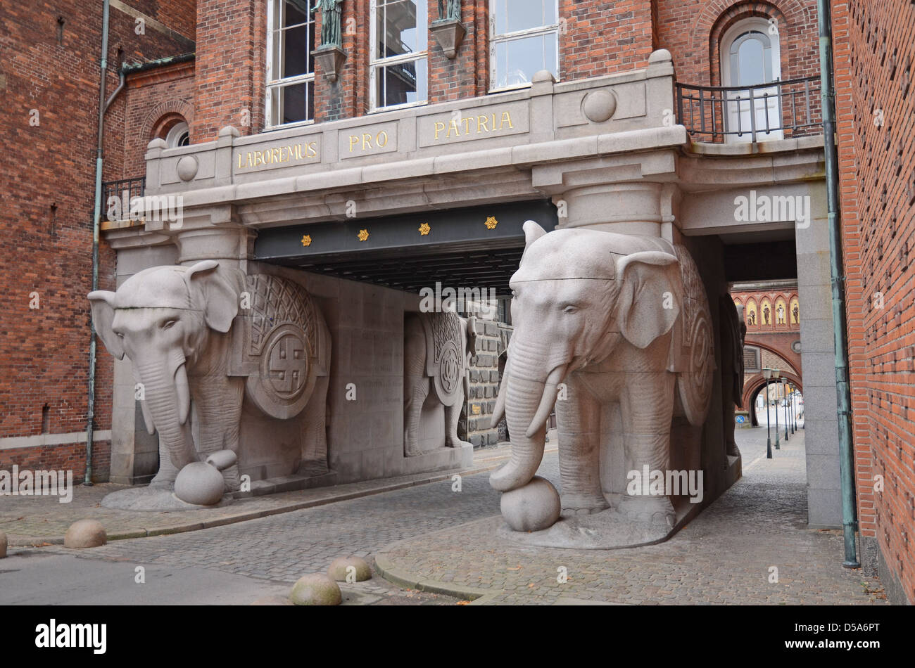 Elefante porta della Fabbrica della Carlsberg a Copenhagen, Danimarca Foto Stock