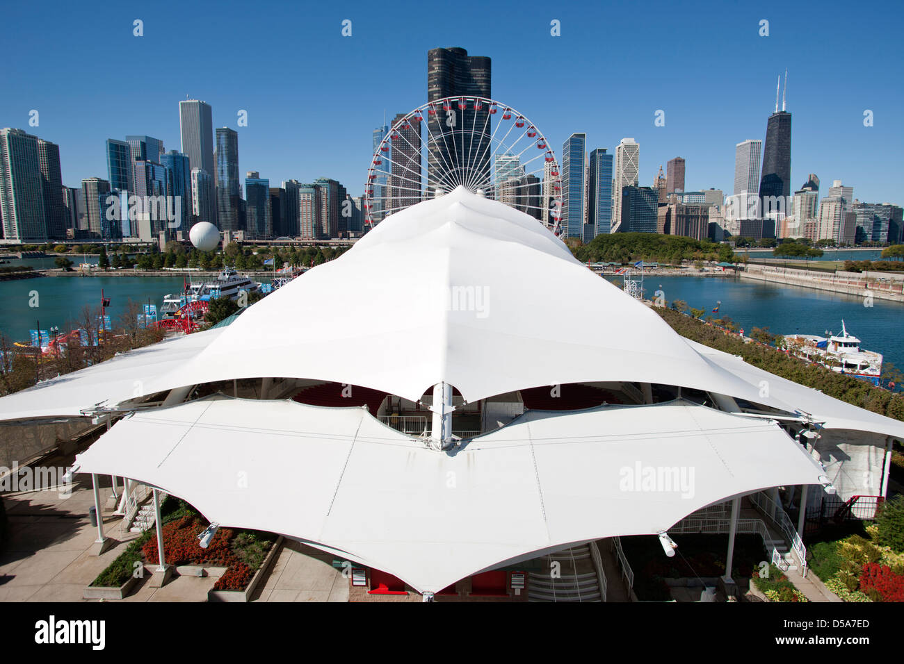 Tenda grande Navy Pier sul lago Michigan skyline del centro di Chicago, Illinois, Stati Uniti d'America Foto Stock