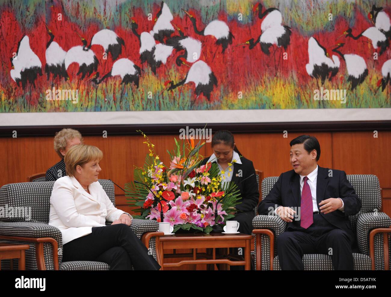 Il cancelliere tedesco Angela Merkel e il presidente del Partito Popolare Università,Xi Jinping, parlare di Pechino, Cina, 16 luglio 2010. Il 14 luglio 2010, Merkel ha iniziato il suo viaggio di 5 giorni per la Russia, la Cina e il Kazakistan. Foto: Rainer Jensen Foto Stock