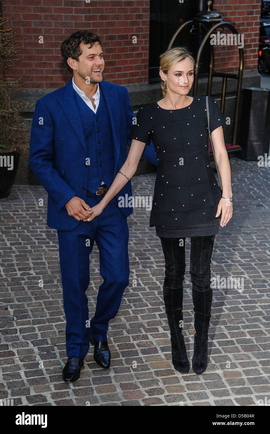 New York, Stati Uniti d'America. Il 27 marzo 2013. Joshua Jackson e Diane Kruger arrivano al Tribeca Grand Hotel di New York lo screening di 'L'Host.' Credit: Patrick Morisson / Alamy Live News Foto Stock