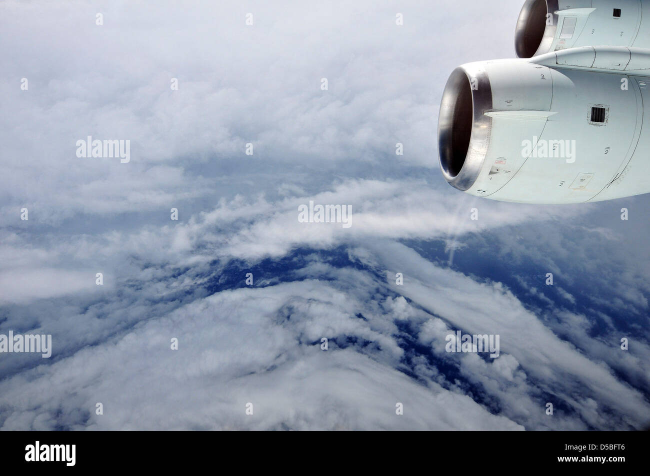 L'occhio dell'Uragano Earl nell'Oceano Atlantico è visto dalla NASA s DC-8 aerei di ricerca, Lunedì 30 Agosto, 2010. Questo volo attraverso il eyewall catturati Earl esattamente come è stata intensificando da una categoria 2 a un uragano di categoria 4. I voli sono parte della genesi e la rapida intensificazione dei processi (grip) esperimento, una Terra della NASA scienza esperimento di campo essendo condotta al bett Foto Stock