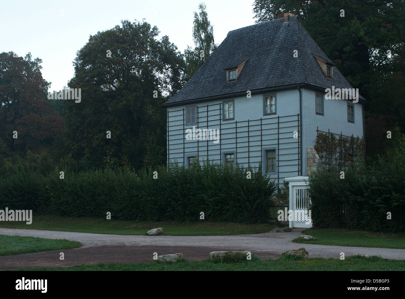 Weimar, Germania, il parco autunnali sull Ilm con del Goethe garden house Foto Stock