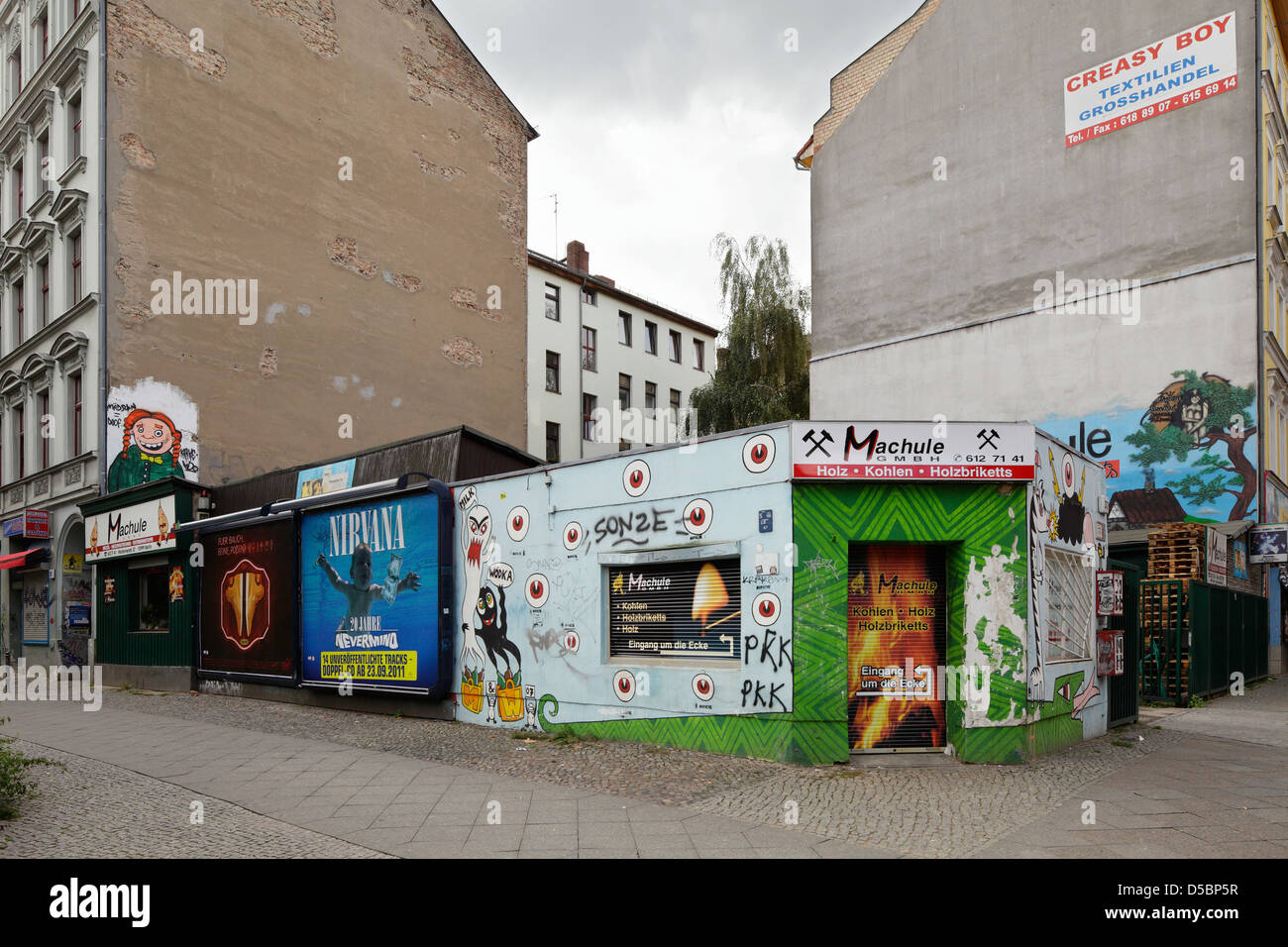 Berlino, Germania, presso il lotto vacante deriva angolo Reichenbergerstrasse Mariannenstrasse Foto Stock