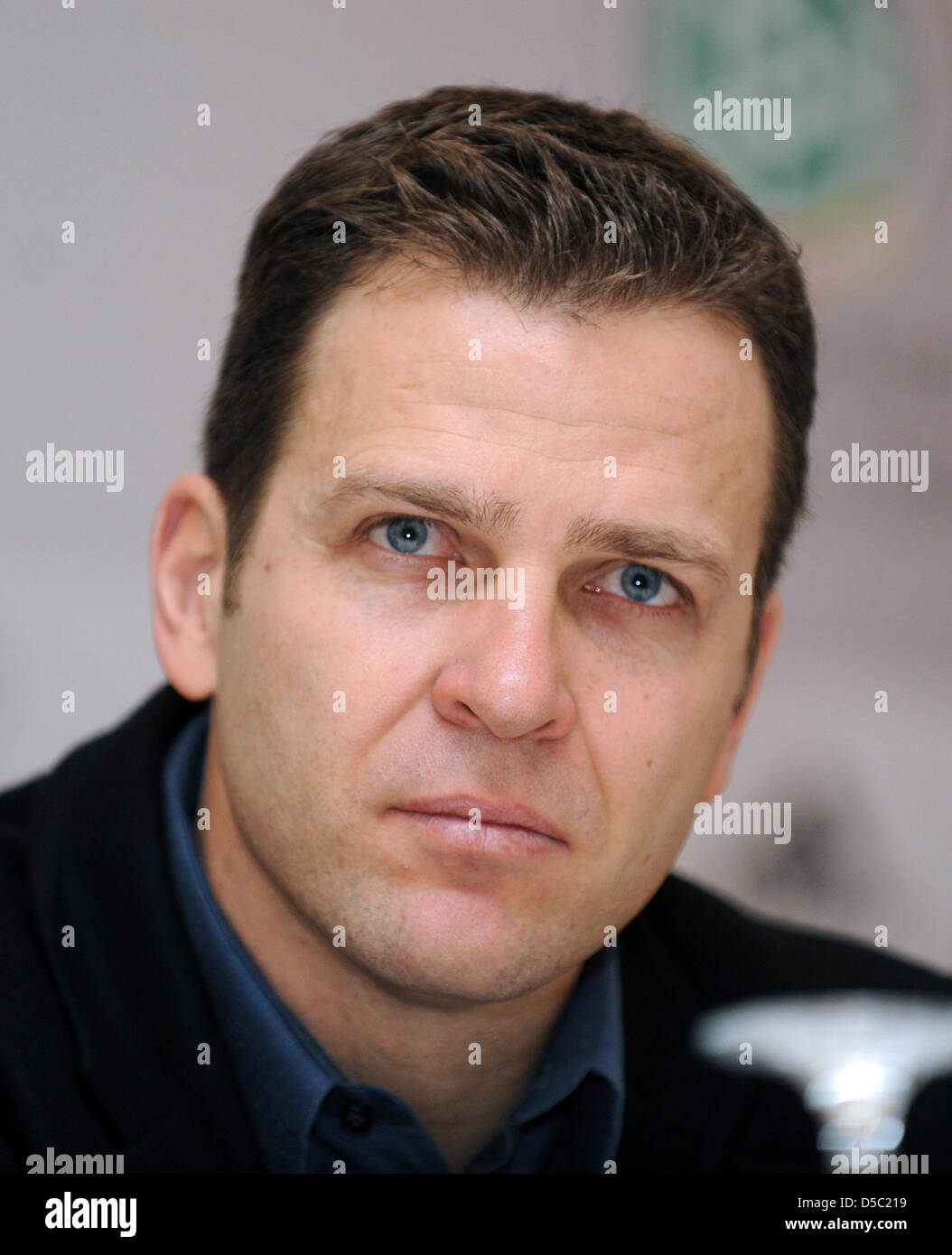 Oliver Bierhoff, team manager del team nazionale tedesco, colloqui nel corso di una conferenza stampa del calcio tedesco Associazione nei quarti del team nazionale tedesco di Stoccarda, Germania, 26 gennaio 2010. Lì i giocatori fare una due giorni di test delle prestazioni. Foto: Bernd Weissbrod Foto Stock