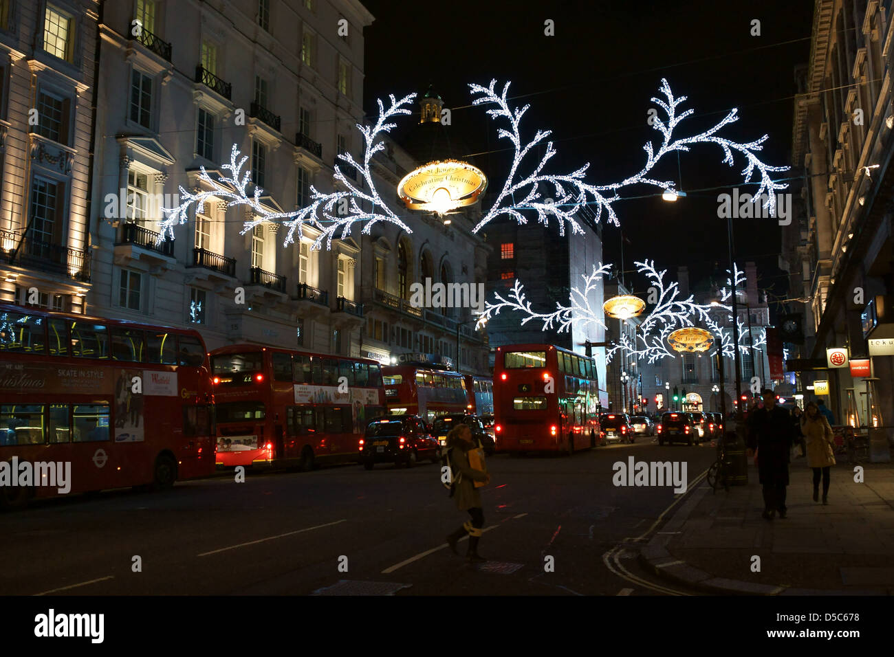 Londra di notte Londra a Natale london bus Foto Stock